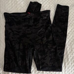 SPANX Dark Camouflage Leggings